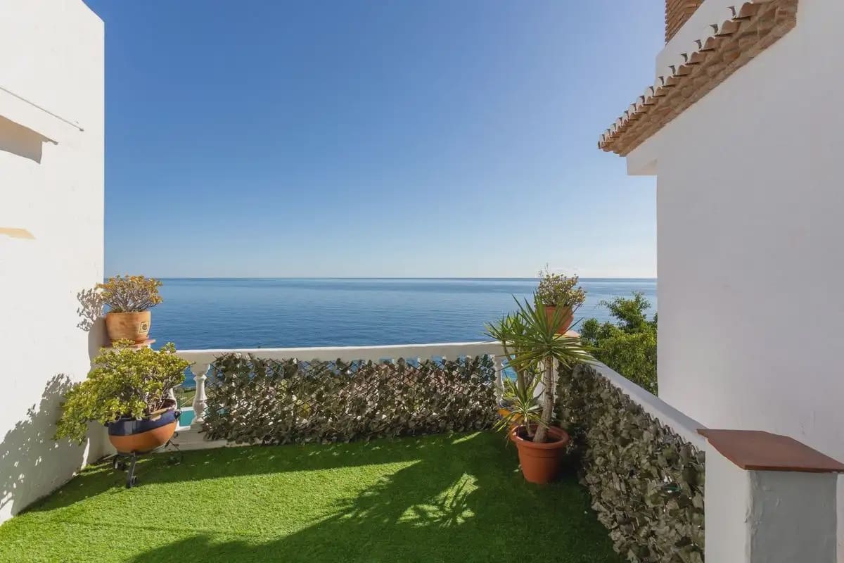 Villa for sale in Almunecar with garage - € 595,900 (Ref: 9837323)