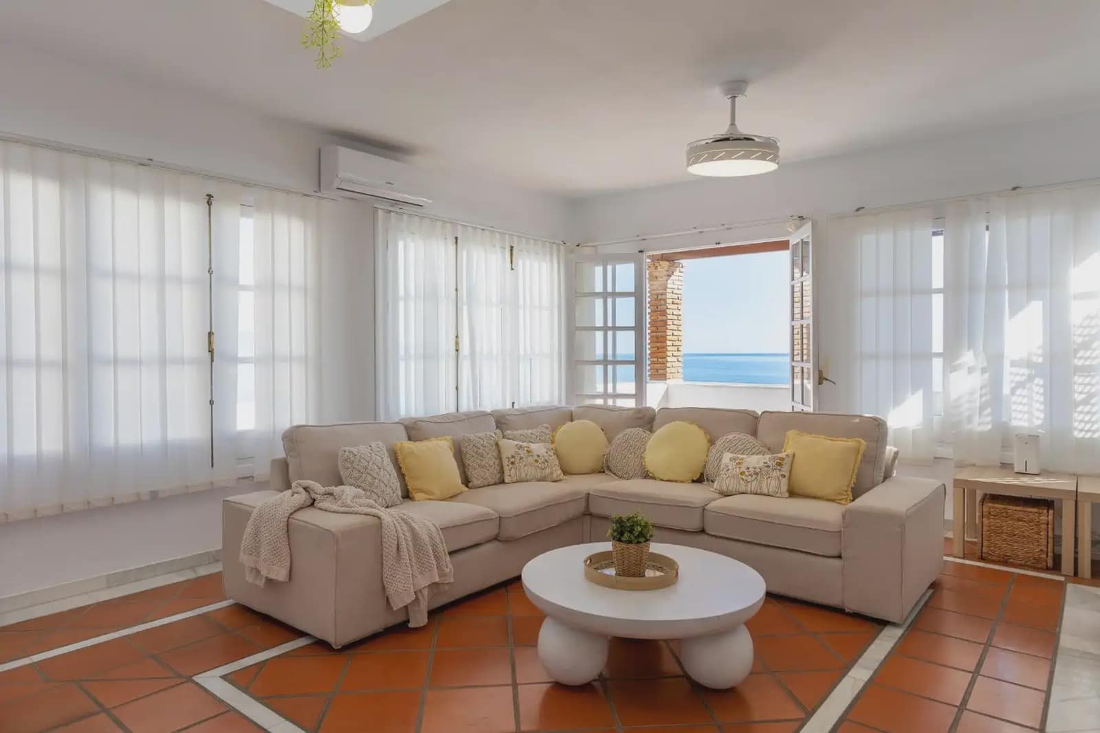 Villa for sale in Almunecar with garage - € 595,900 (Ref: 9837323)