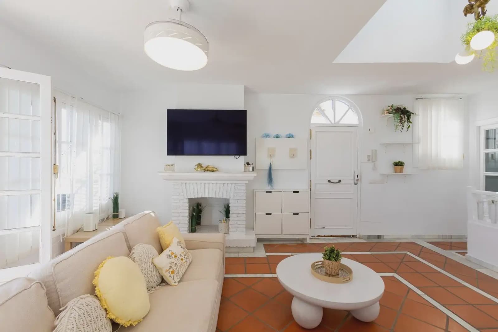 Villa for sale in Almunecar with garage - € 595,900 (Ref: 9837323)