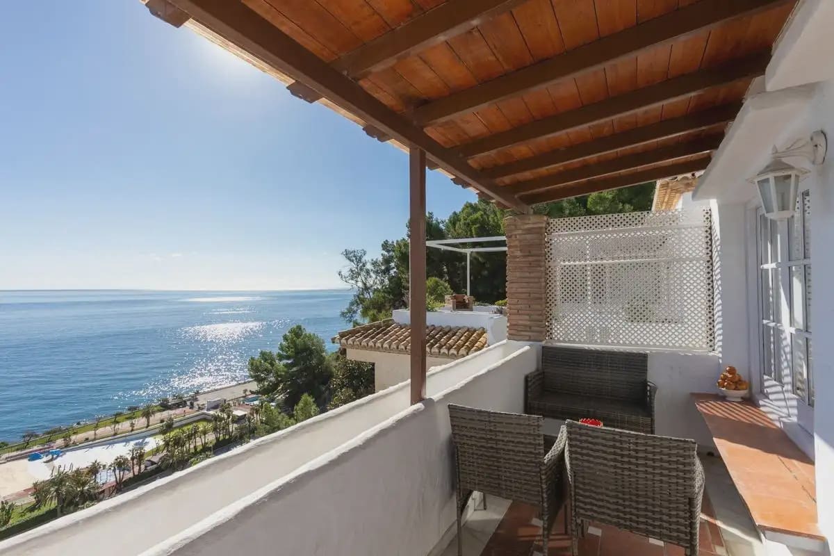 Villa for sale in Almunecar with garage - € 595,900 (Ref: 9837323)