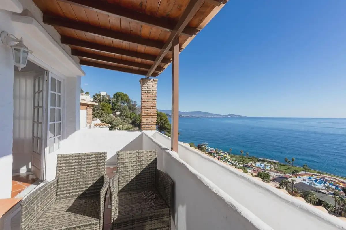 Villa for sale in Almunecar with garage - € 595,900 (Ref: 9837323)