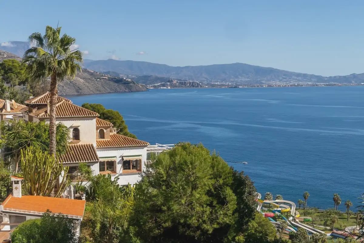 Villa for sale in Almunecar with garage - € 595,900 (Ref: 9837323)