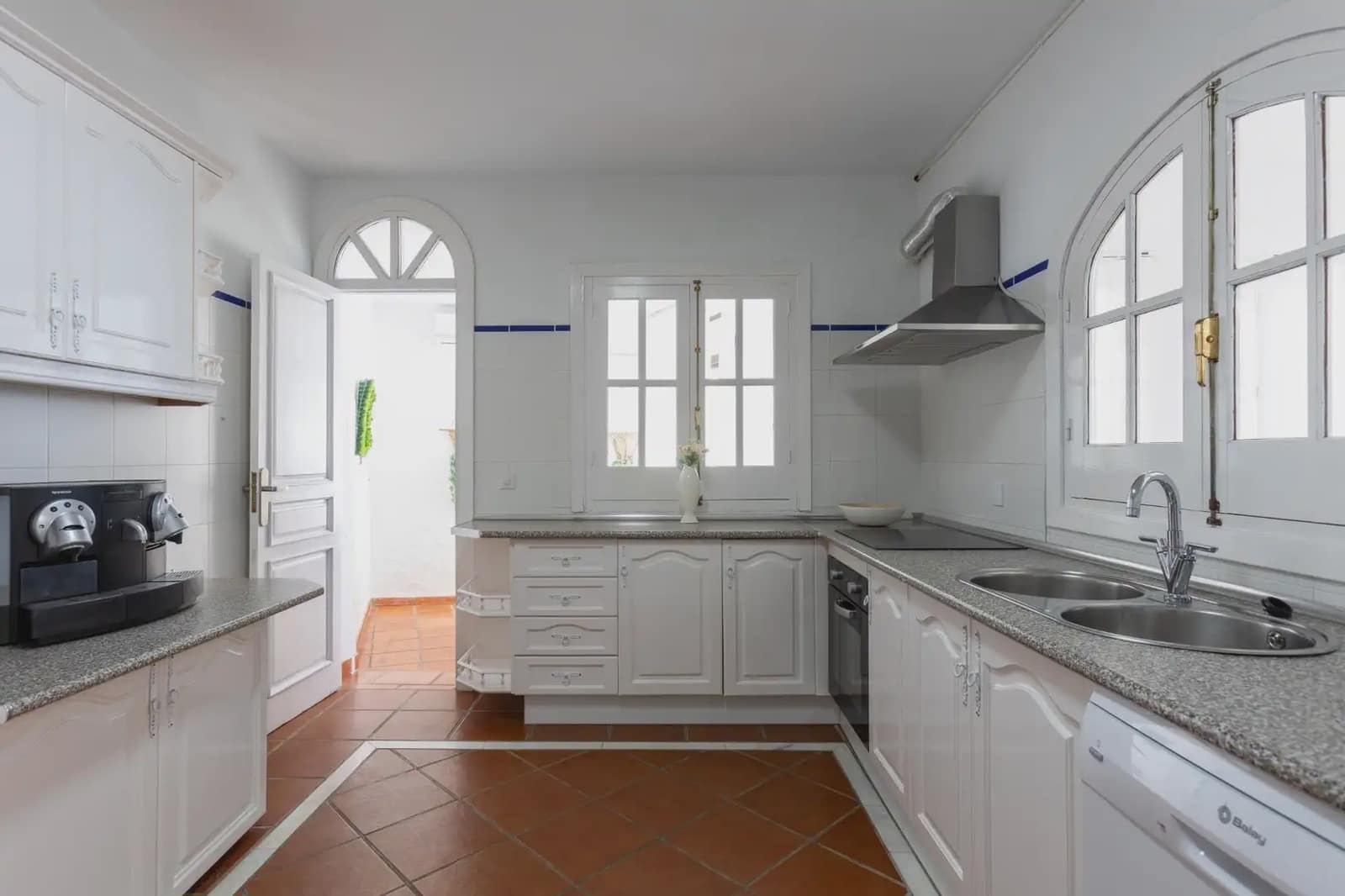 Villa for sale in Almunecar with garage - € 595,900 (Ref: 9837323)