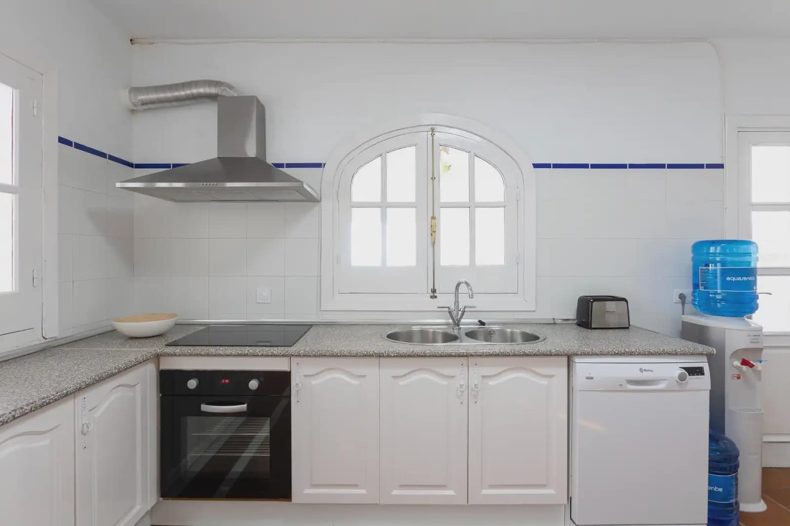 Villa for sale in Almunecar with garage - € 595,900 (Ref: 9837323)