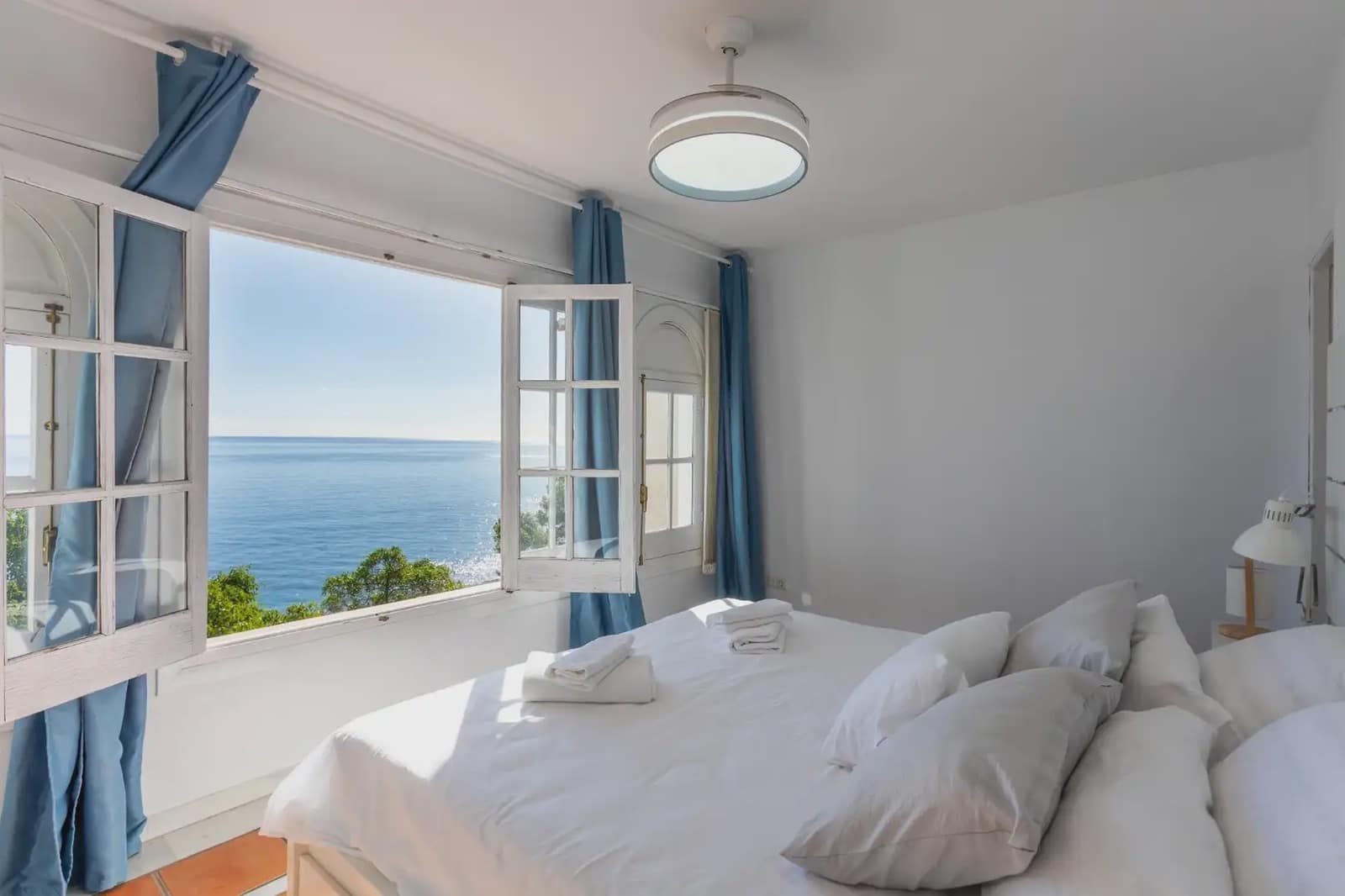 Villa for sale in Almunecar with garage - € 595,900 (Ref: 9837323)