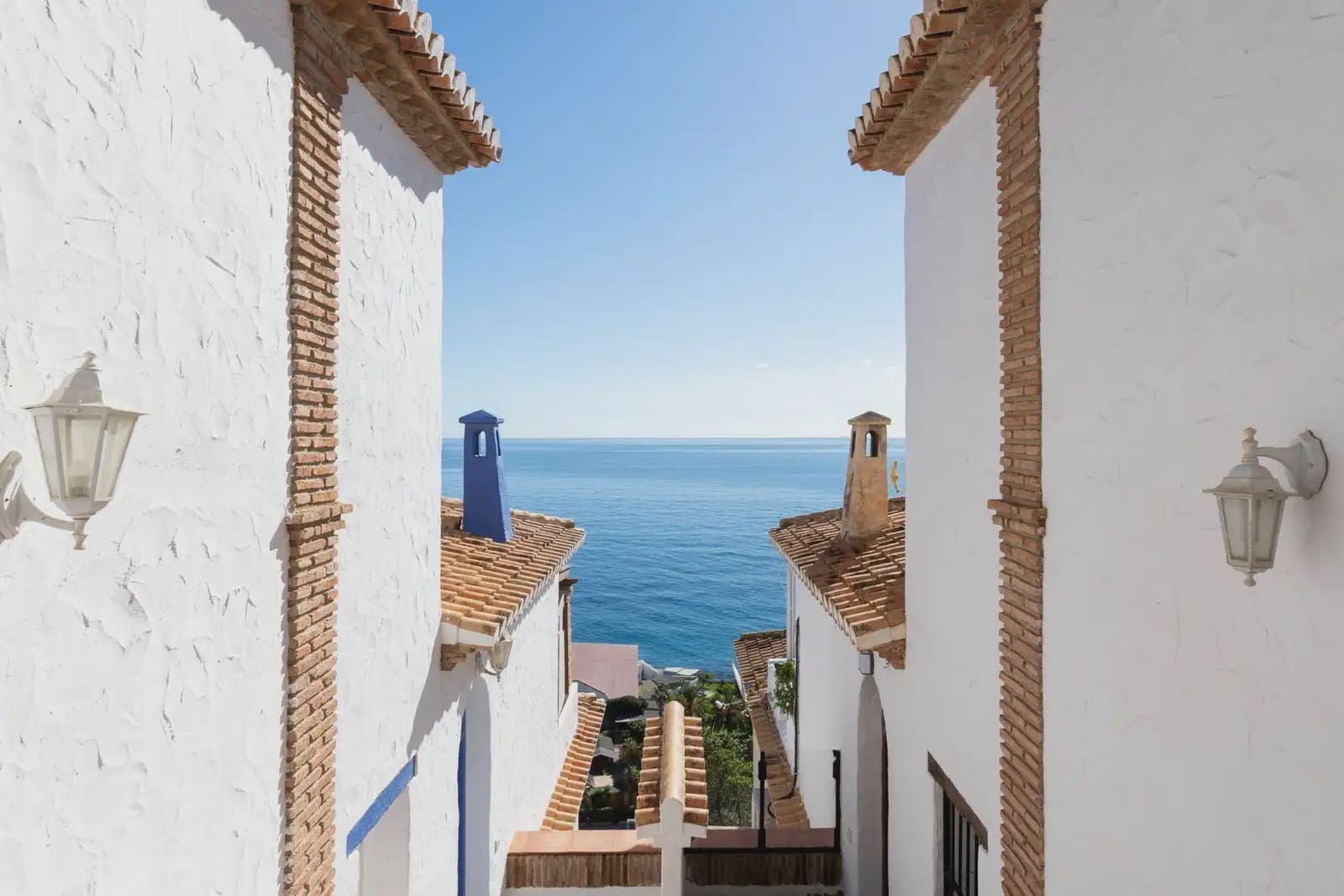 Villa for sale in Almunecar with garage - € 595,900 (Ref: 9837323)