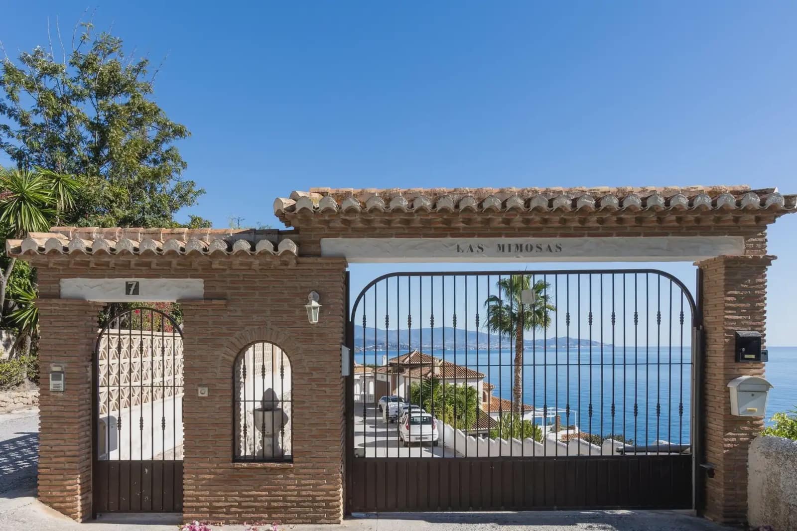 Villa for sale in Almunecar with garage - € 595,900 (Ref: 9837323)
