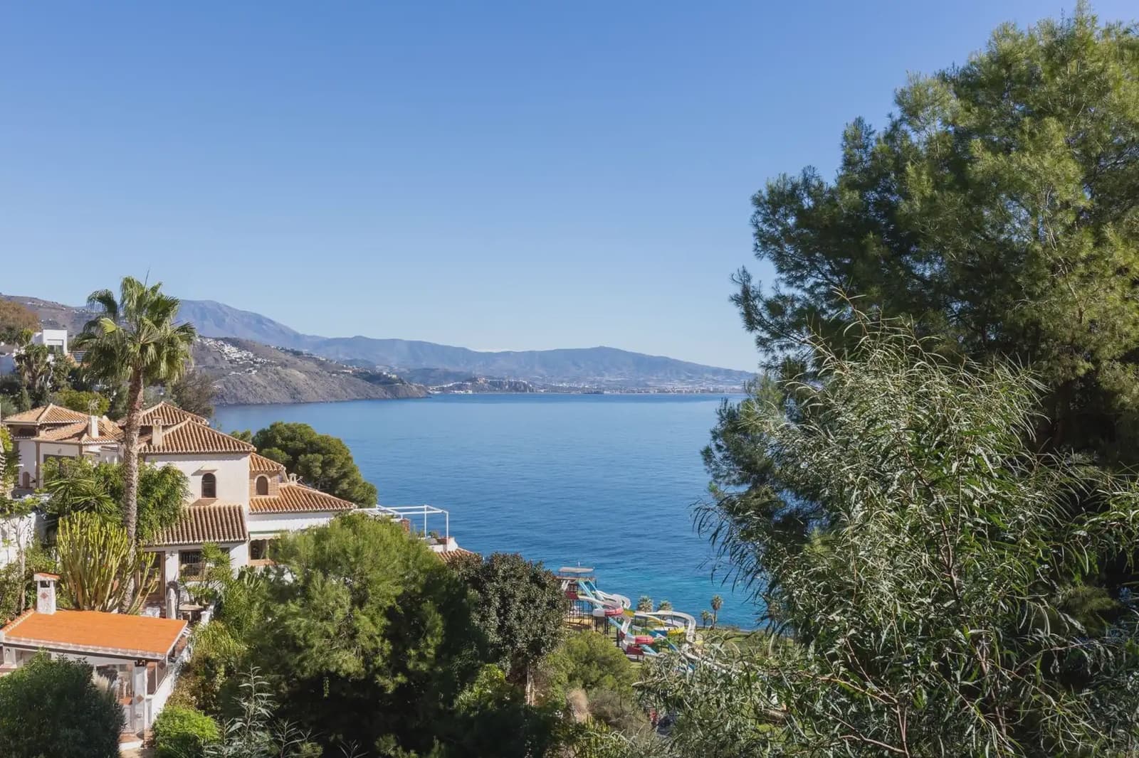 Villa for sale in Almunecar with garage - € 595,900 (Ref: 9837323)