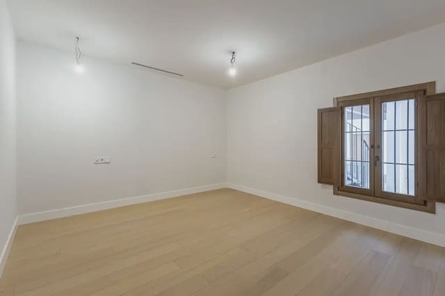 Flat te koop in Albaicin, Granada stad - € 332.000 (Ref: 9837327)
