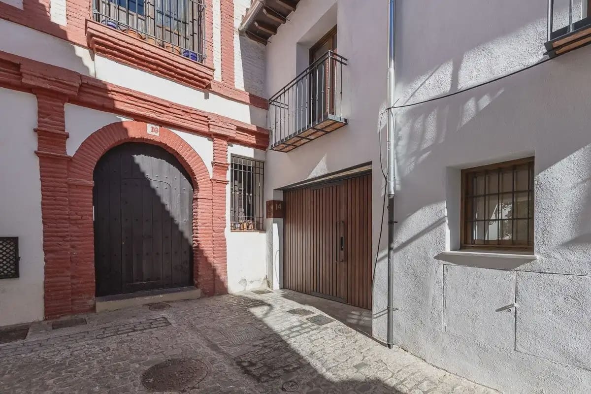 Flat te koop in Granada stad - € 332.000 (Ref: 9837327)