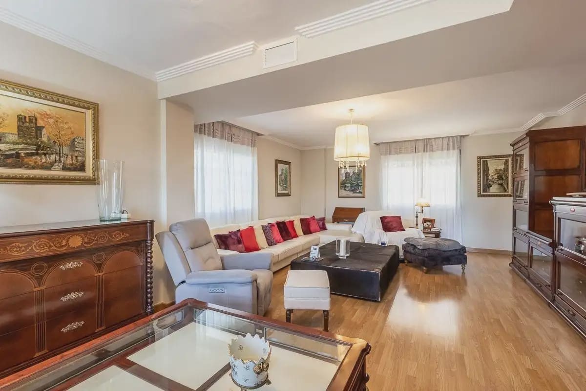 Halfvrijstaande villa te koop in Huetor Vega met zwembad garage - € 595.000 (Ref: 9837328)