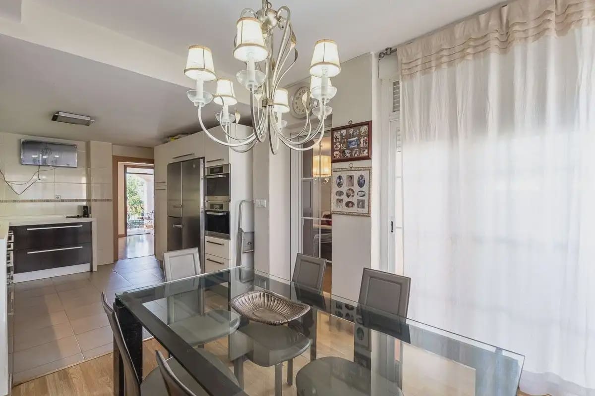 Halfvrijstaande villa te koop in Huetor Vega met zwembad garage - € 595.000 (Ref: 9837328)