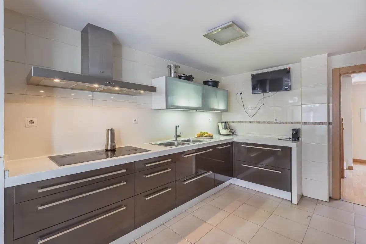 Halfvrijstaande villa te koop in Huetor Vega met zwembad garage - € 595.000 (Ref: 9837328)