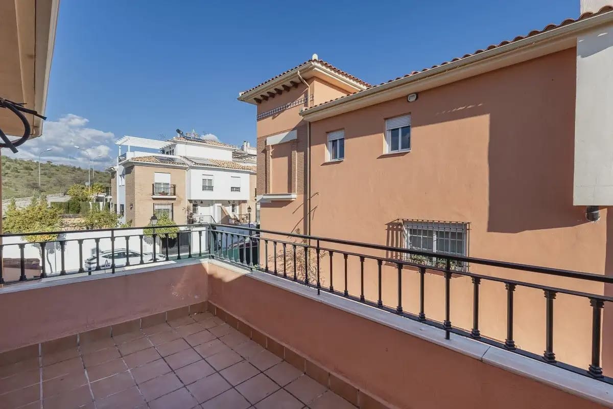 Halfvrijstaande villa te koop in Huetor Vega met zwembad garage - € 595.000 (Ref: 9837328)