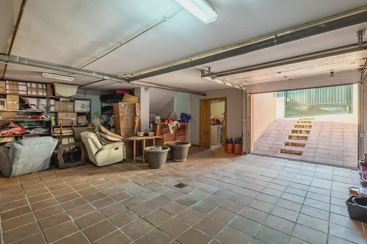 Halfvrijstaande villa te koop in Huetor Vega met zwembad garage - € 595.000 (Ref: 9837328)