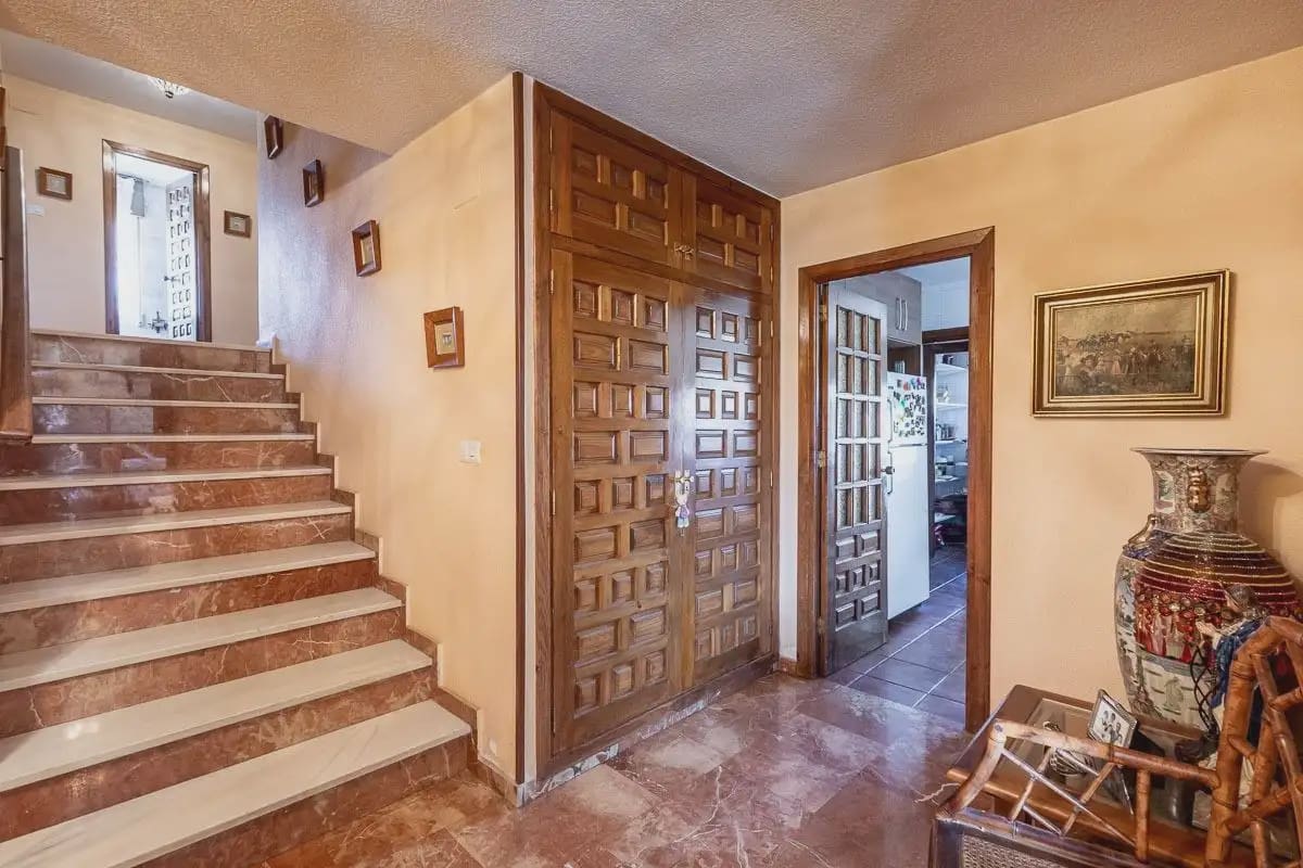 Villa te koop in Ogijares met zwembad garage - € 750.000 (Ref: 9837330)