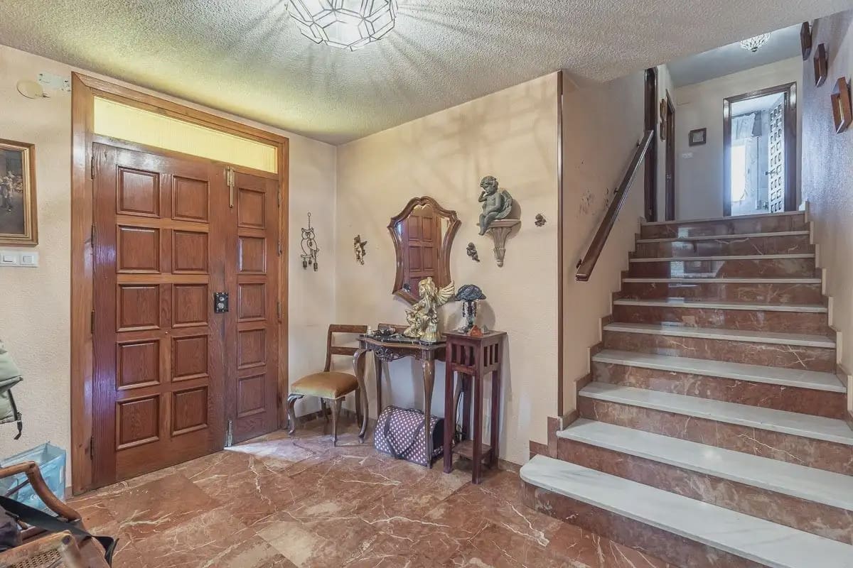 Villa te koop in Ogijares met zwembad garage - € 750.000 (Ref: 9837330)
