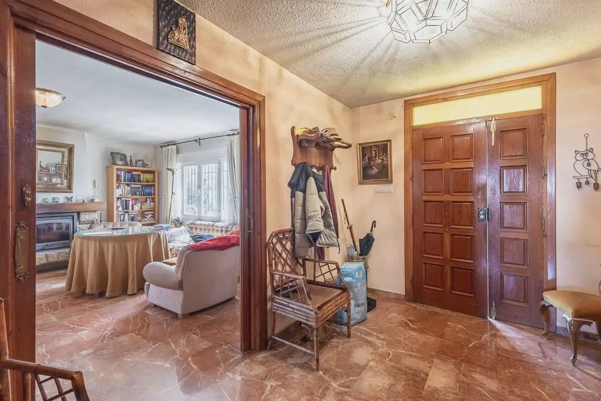 Villa te koop in Ogijares met zwembad garage - € 750.000 (Ref: 9837330)