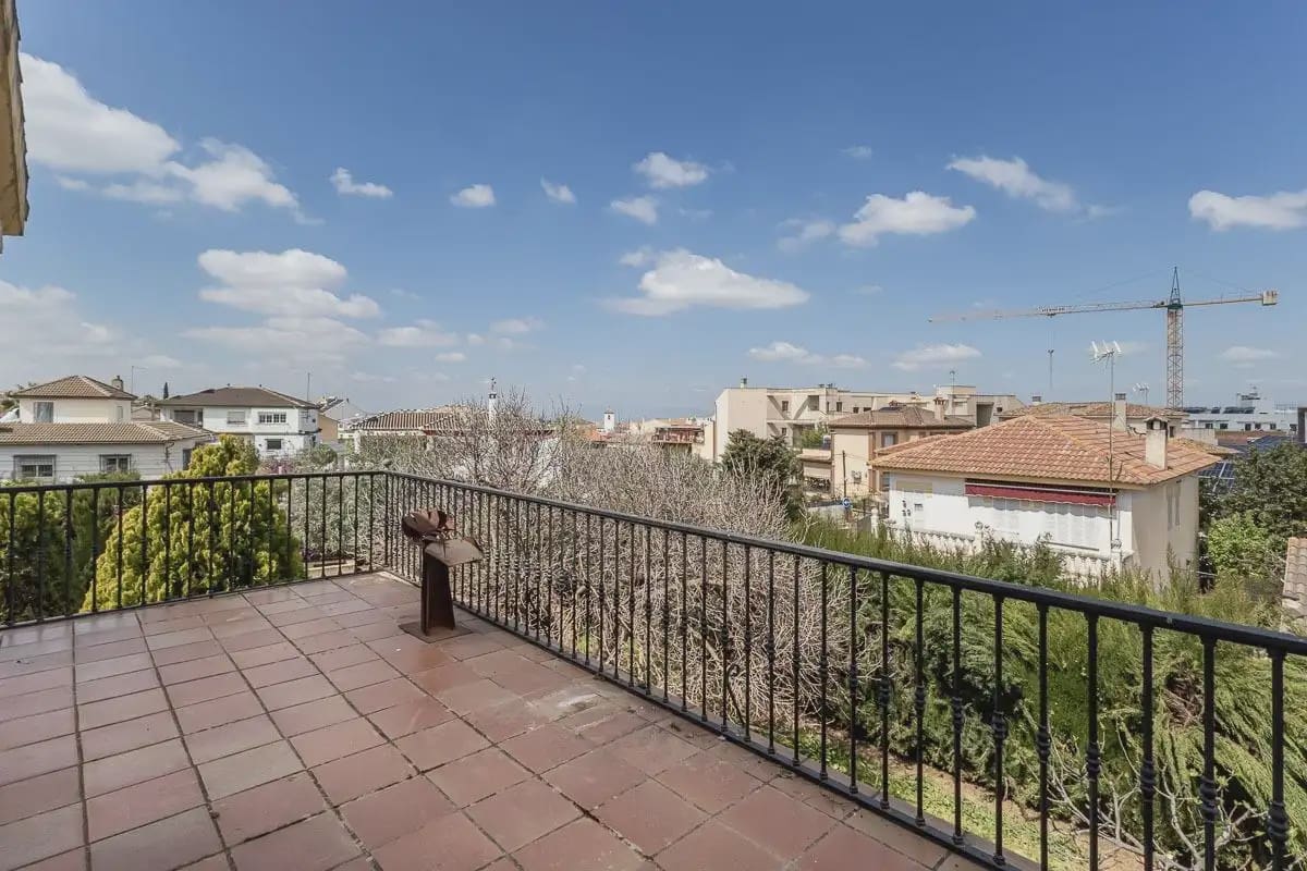 Villa te koop in Ogijares met zwembad garage - € 750.000 (Ref: 9837330)