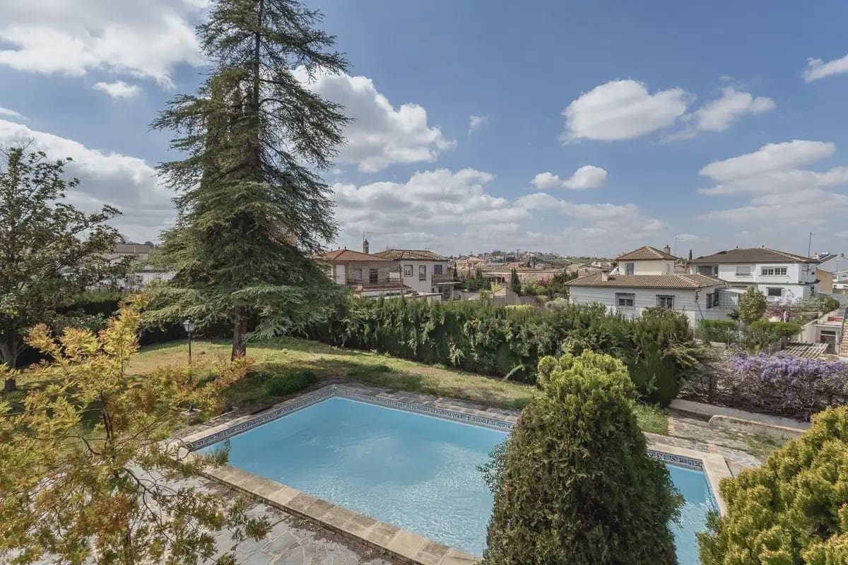 Villa te koop in Ogijares met zwembad garage - € 750.000 (Ref: 9837330)