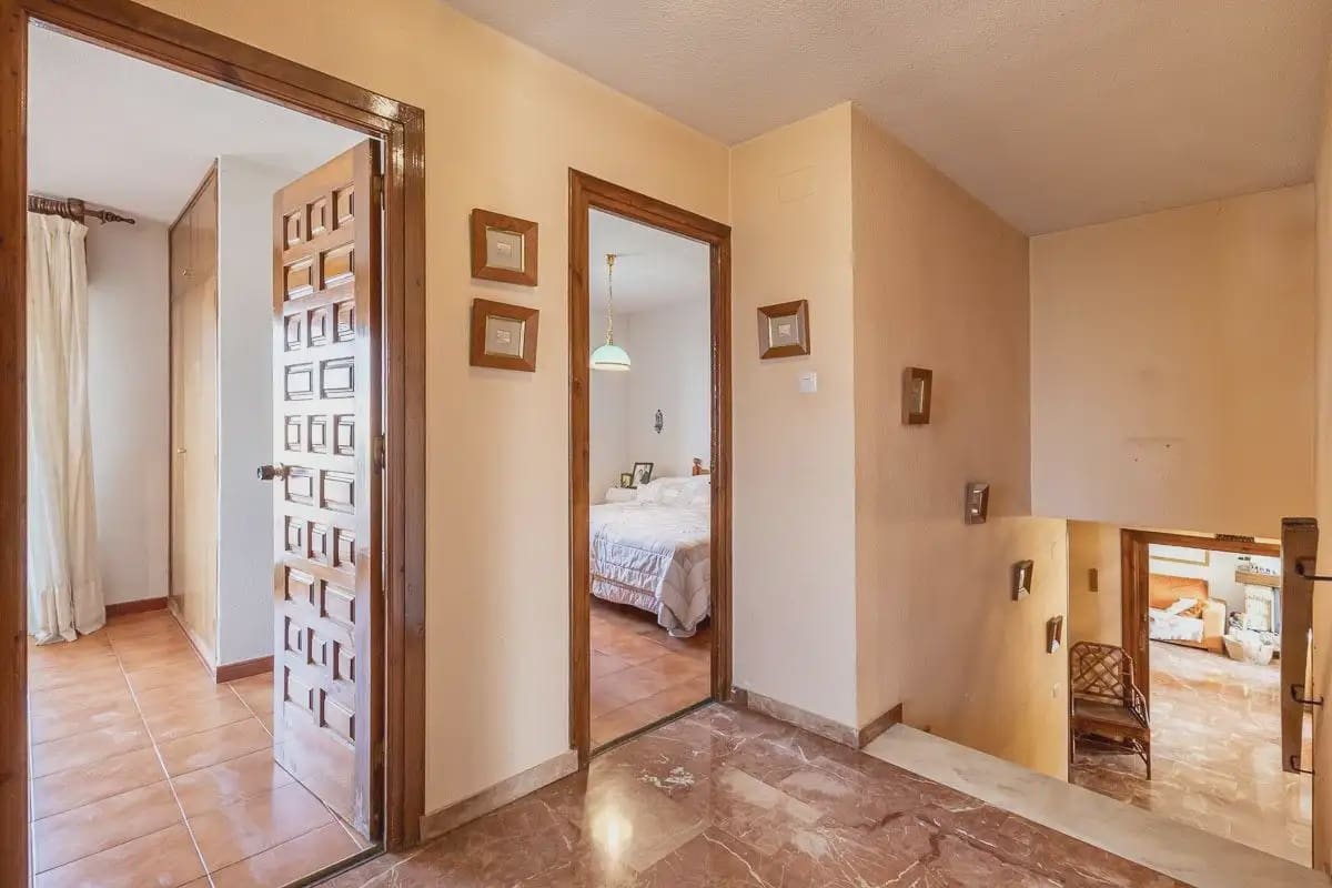 Villa te koop in Ogijares met zwembad garage - € 750.000 (Ref: 9837330)