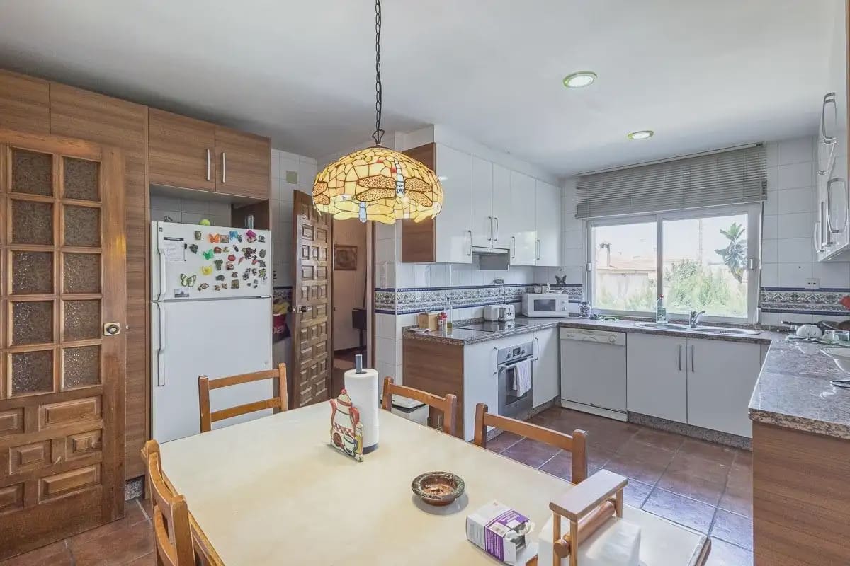 Villa te koop in Ogijares met zwembad garage - € 750.000 (Ref: 9837330)