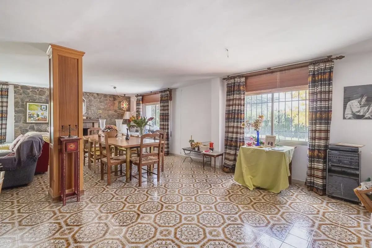 Villa te koop in Ogijares met zwembad garage - € 750.000 (Ref: 9837330)