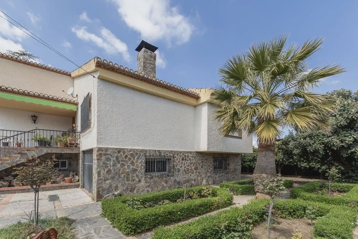Villa te koop in Ogijares met zwembad garage - € 750.000 (Ref: 9837330)