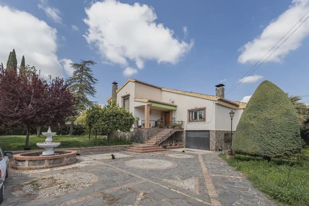 Villa te koop in Ogijares met zwembad garage - € 750.000 (Ref: 9837330)