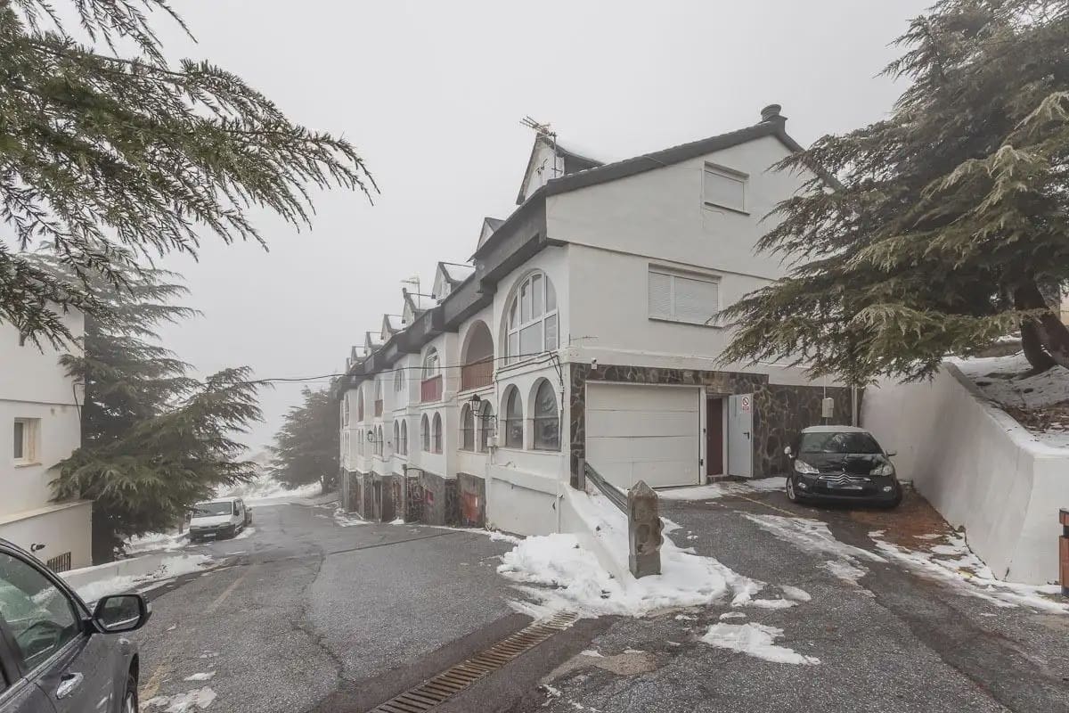Huis te koop in Sierra Nevada met garage - € 330.000 (Ref: 9837333)