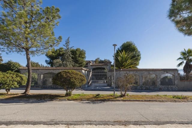 Villa til salg i Atarfe med swimmingpool - € 695.000 (Ref: 9837335)
