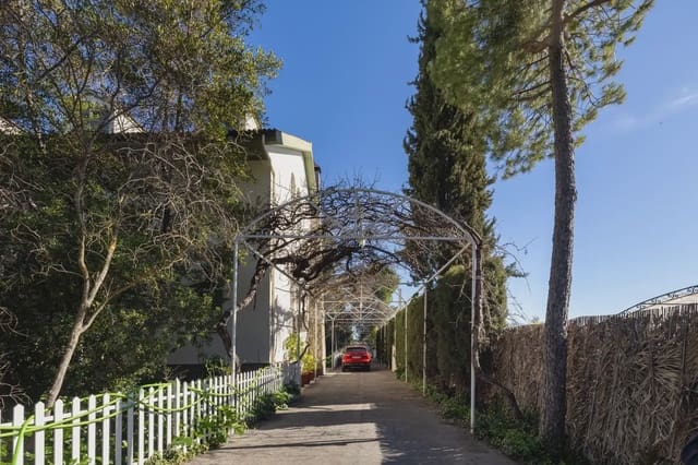 Villa til salg i Atarfe med swimmingpool - € 695.000 (Ref: 9837335)