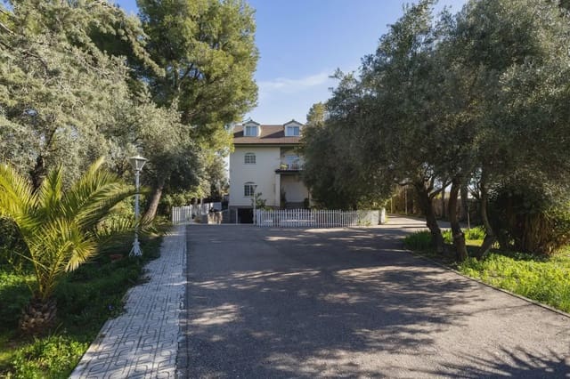 Villa til salg i Atarfe med swimmingpool - € 695.000 (Ref: 9837335)