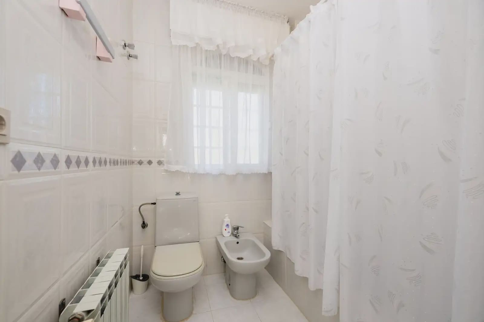 Villa til salg i Atarfe med swimmingpool - € 695.000 (Ref: 9837335)