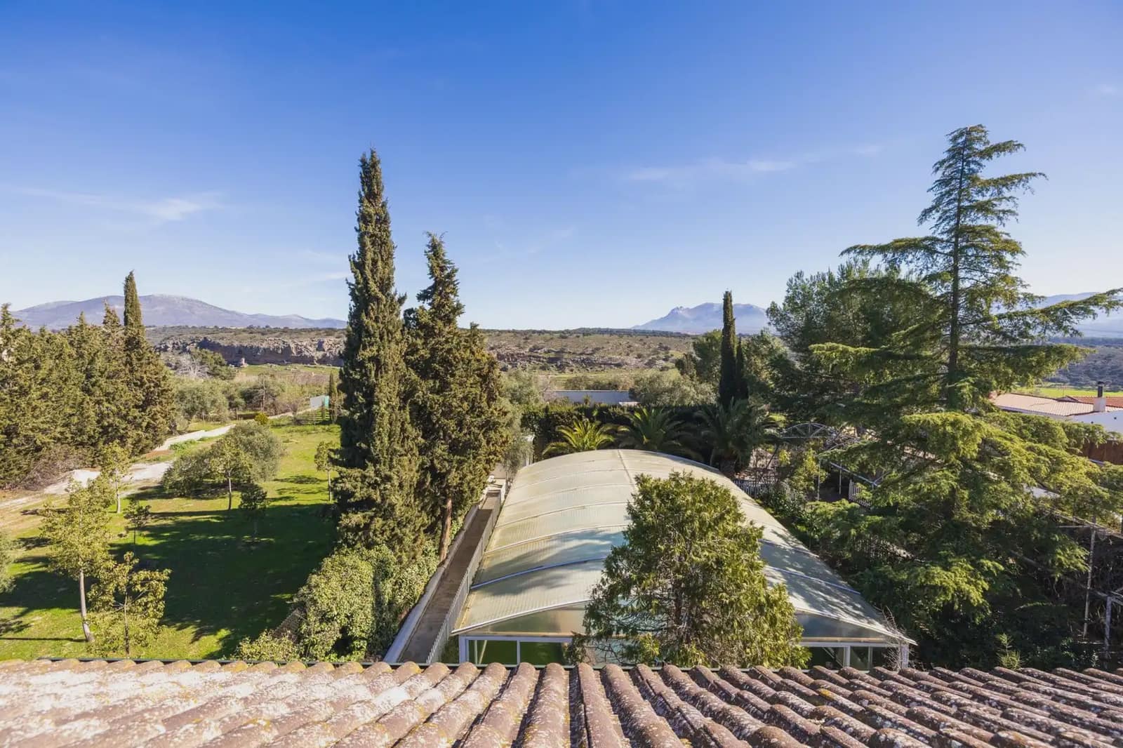 Villa til salg i Atarfe med swimmingpool - € 695.000 (Ref: 9837335)