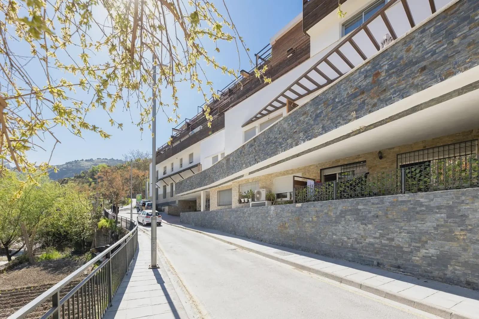 Mieszkanie na sprzedaż w Monachil z garażem - 183 000 € (Ref: 9837336)