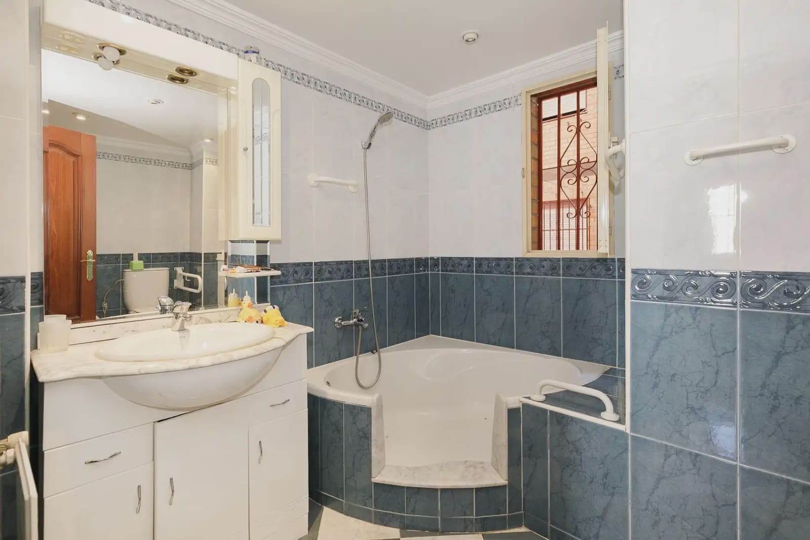 3 sovrum Lägenhet till salu i Granada stad - 220 000 € (Ref: 9837337)