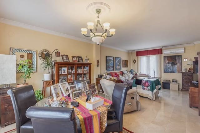 4 soverom Hus til salgs i Huétor Vega med garasje - € 398 000 (Ref: 9837340)
