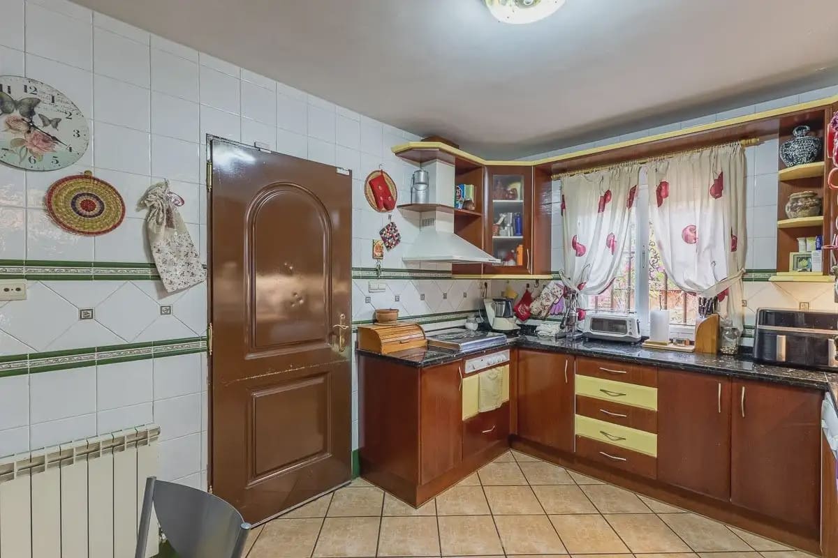 4 soverom Hus til salgs i Huetor Vega med garasje - € 398 000 (Ref: 9837340)