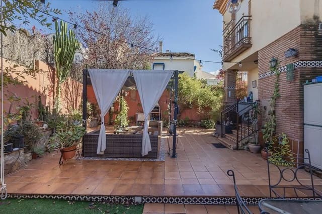 4 soverom Hus til salgs i Huétor Vega med garasje - € 398 000 (Ref: 9837340)