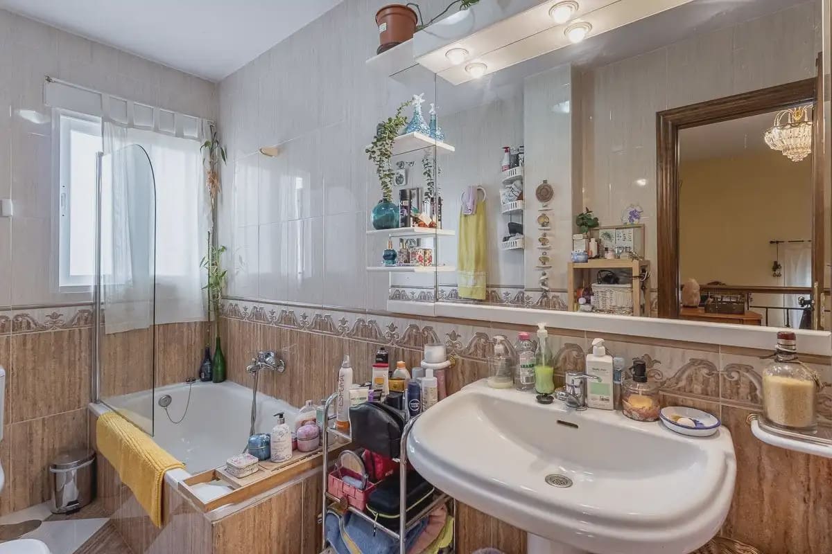 4 soverom Hus til salgs i Huetor Vega med garasje - € 398 000 (Ref: 9837340)
