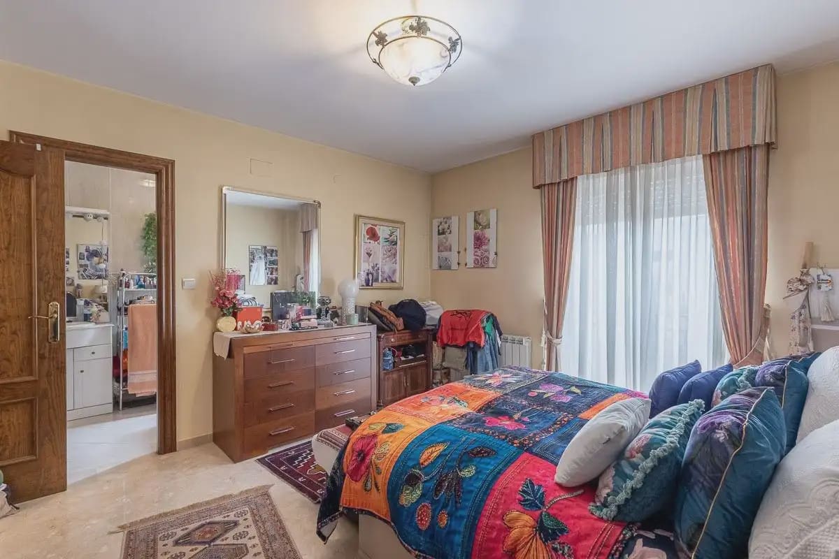 4 soverom Hus til salgs i Huetor Vega med garasje - € 398 000 (Ref: 9837340)