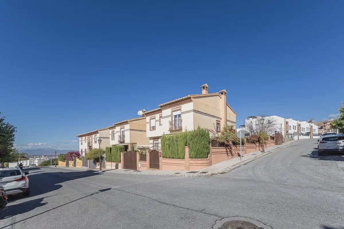 4 soverom Hus til salgs i Huetor Vega med garasje - € 398 000 (Ref: 9837340)