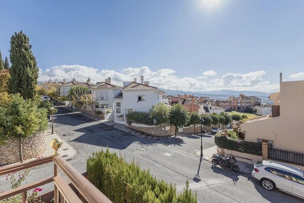 4 soverom Hus til salgs i Huetor Vega med garasje - € 398 000 (Ref: 9837340)
