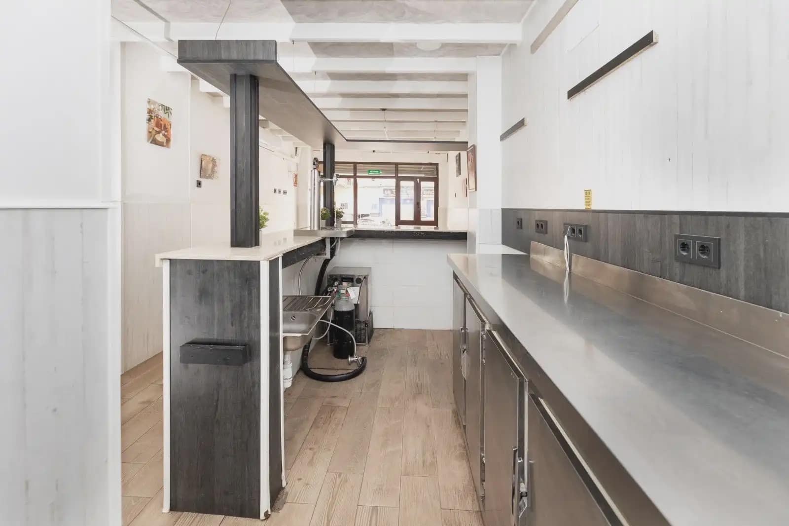 Local Comercial en Granada ciudad en venta - 104.999 € (Ref: 9837341)