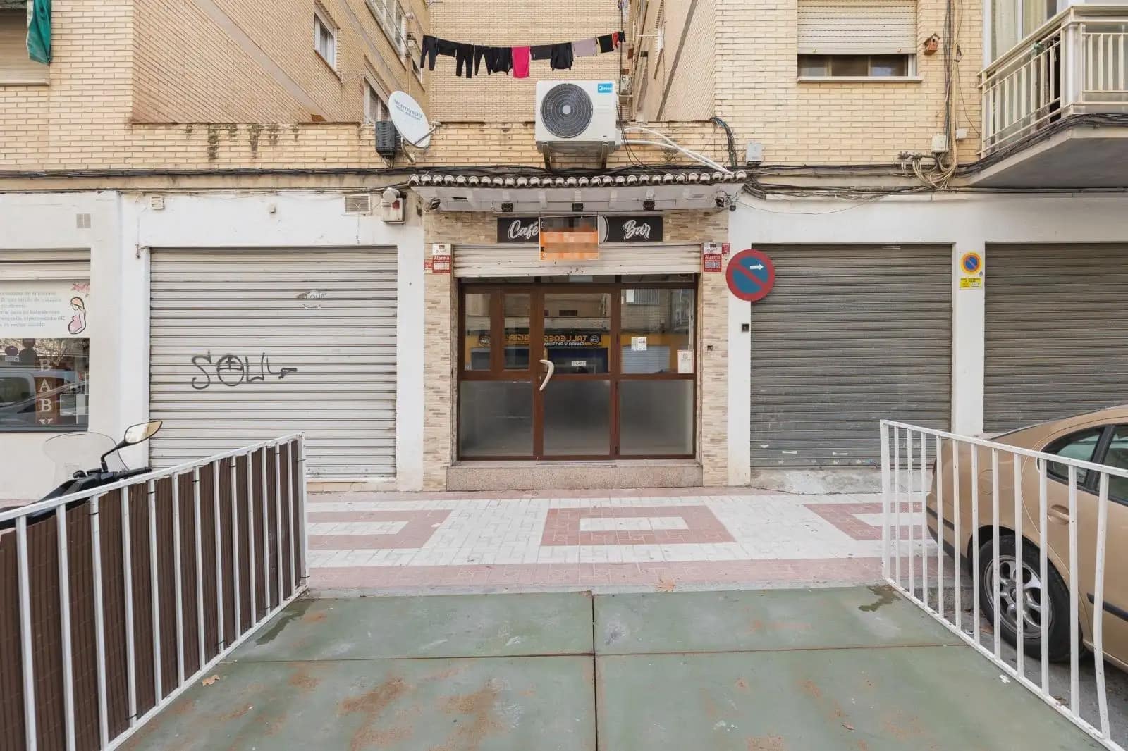 Local Comercial en Granada ciudad en venta - 104.999 € (Ref: 9837341)