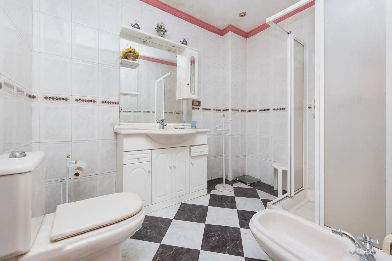 Gewerbe zu verkaufen in Granada Stadt - 444.000 € (Ref: 9837342)