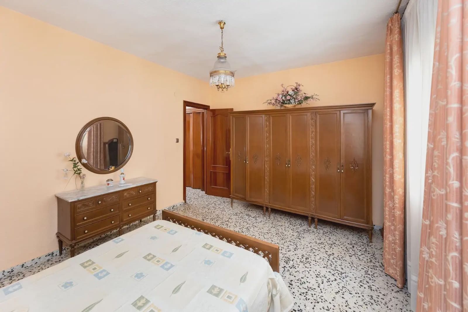 Gewerbe zu verkaufen in Granada Stadt - 444.000 € (Ref: 9837342)