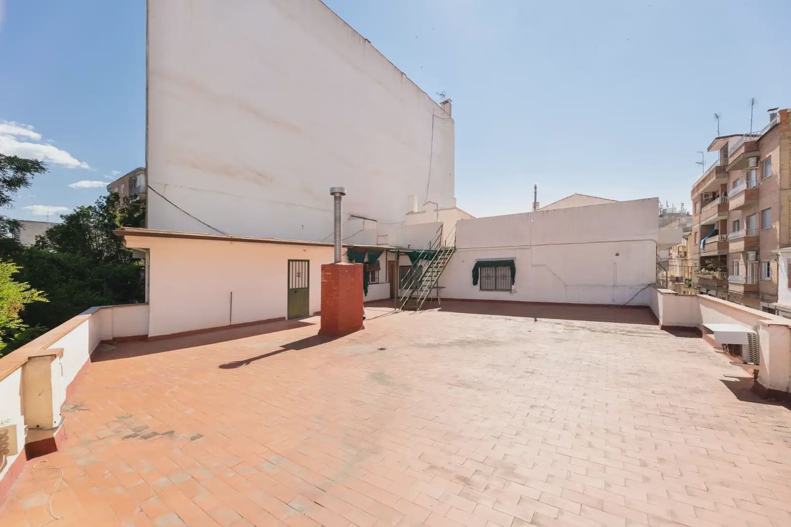 Gewerbe zu verkaufen in Granada Stadt - 444.000 € (Ref: 9837342)