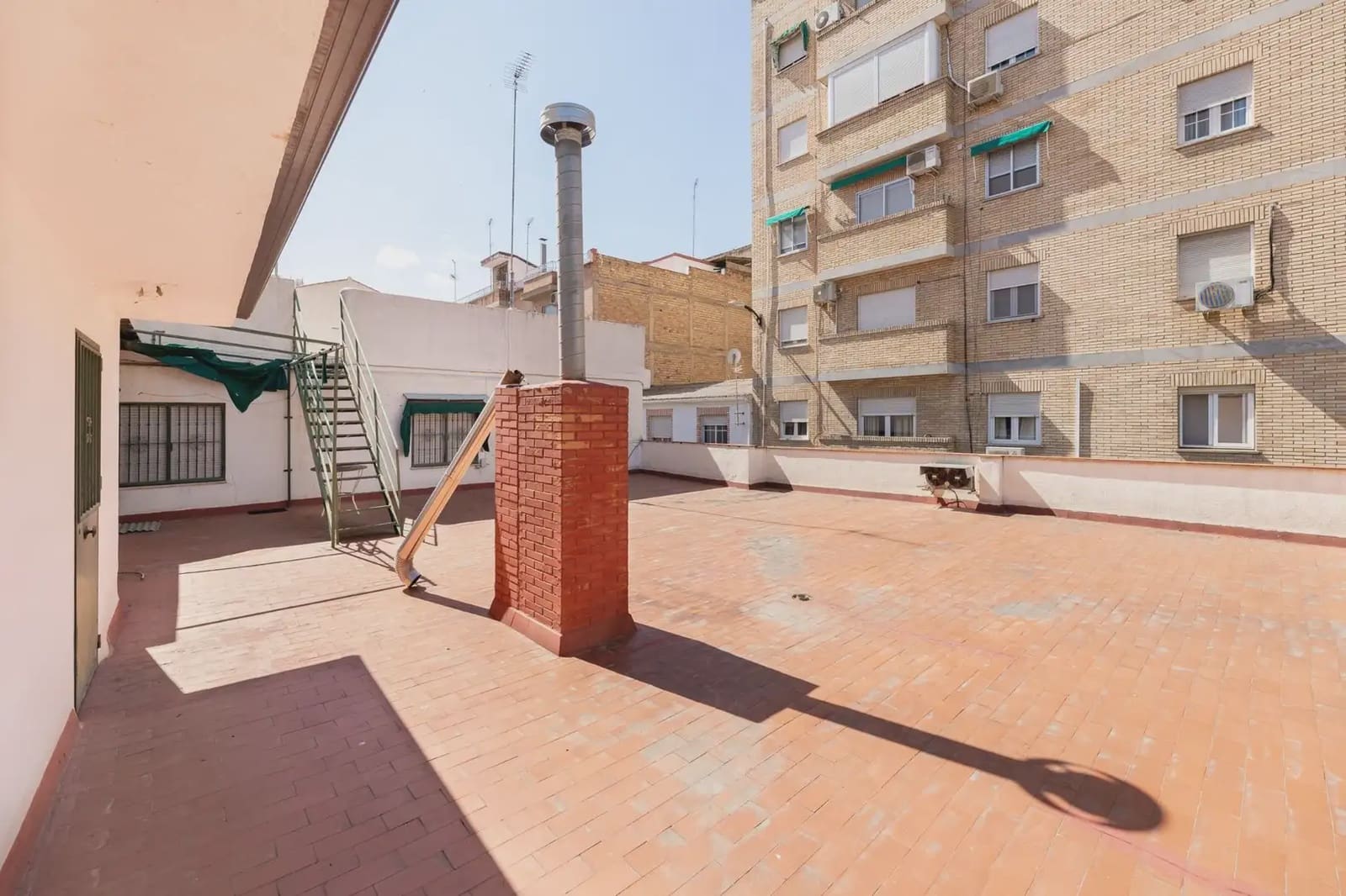 Gewerbe zu verkaufen in Granada Stadt - 444.000 € (Ref: 9837342)